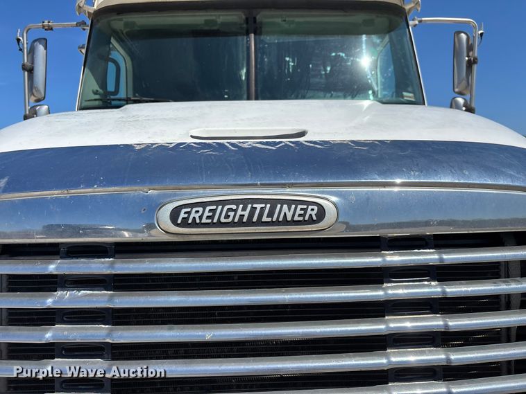 image for item FG0229 2003 Freightliner Columbia semi truck