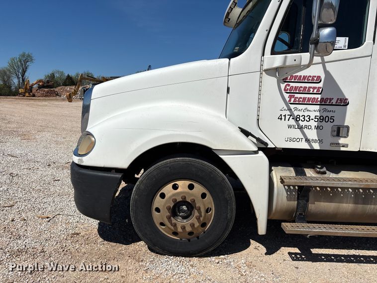 image for item FG0229 2003 Freightliner Columbia semi truck