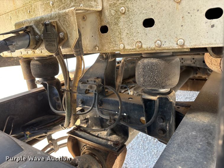 image for item FG0229 2003 Freightliner Columbia semi truck