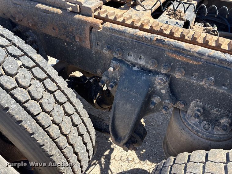 image for item FG0229 2003 Freightliner Columbia semi truck