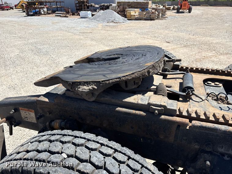 image for item FG0229 2003 Freightliner Columbia semi truck