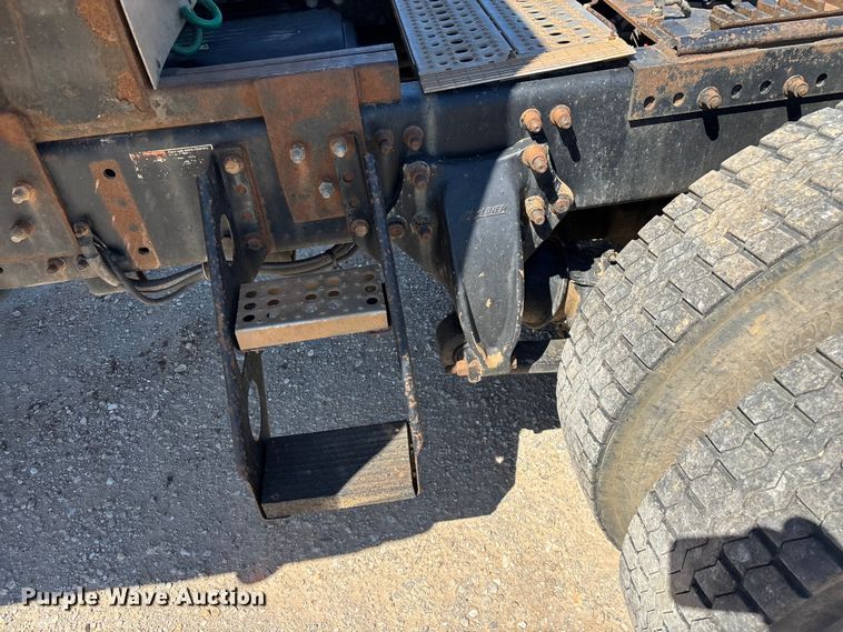 image for item FG0229 2003 Freightliner Columbia semi truck