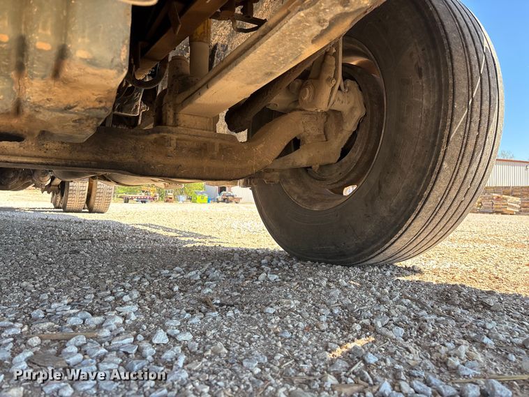 image for item FG0229 2003 Freightliner Columbia semi truck