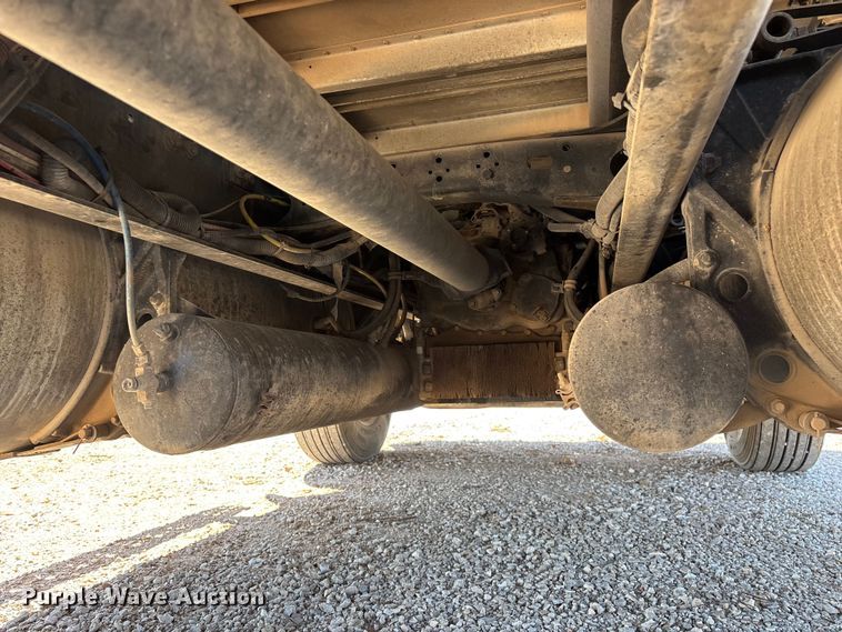 image for item FG0229 2003 Freightliner Columbia semi truck