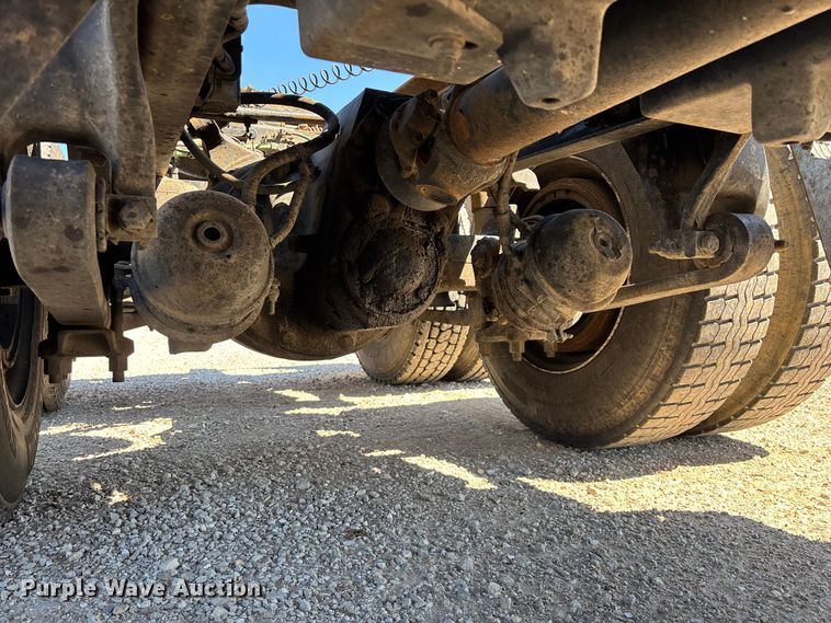 image for item FG0229 2003 Freightliner Columbia semi truck