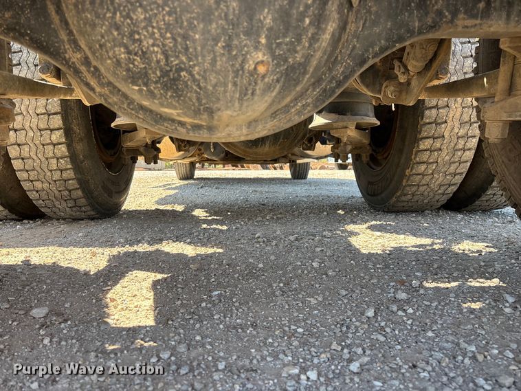 image for item FG0229 2003 Freightliner Columbia semi truck