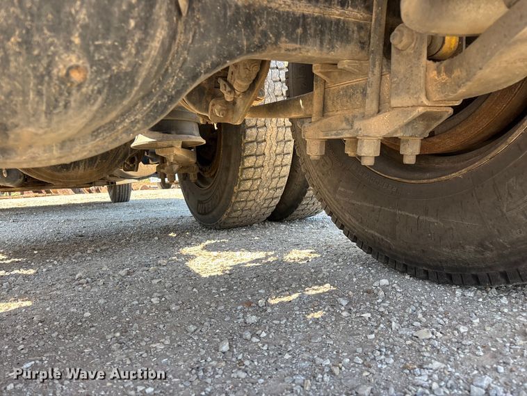 image for item FG0229 2003 Freightliner Columbia semi truck