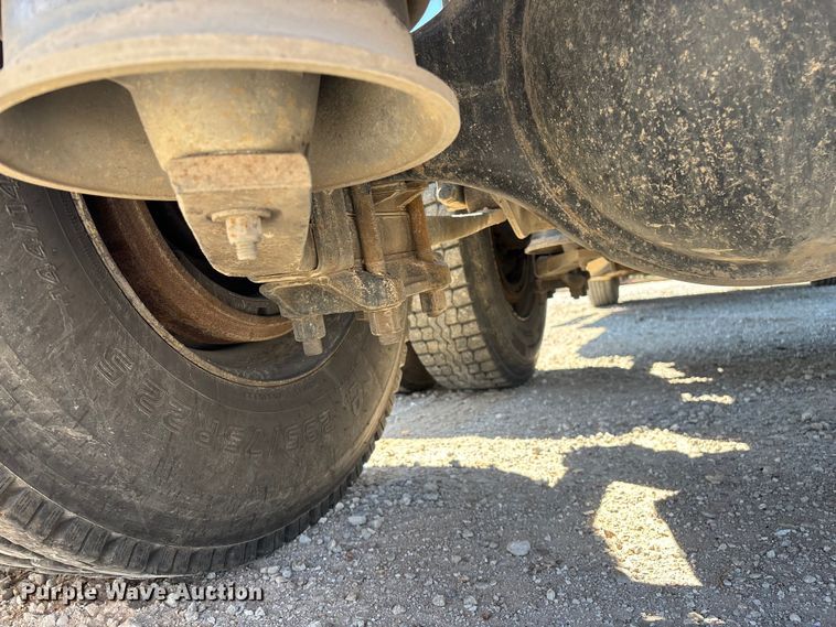 image for item FG0229 2003 Freightliner Columbia semi truck