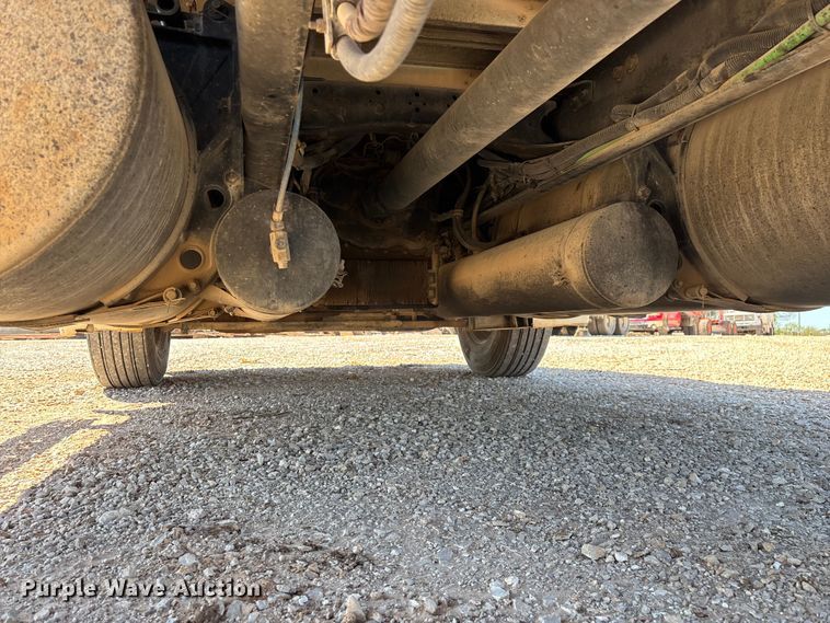 image for item FG0229 2003 Freightliner Columbia semi truck