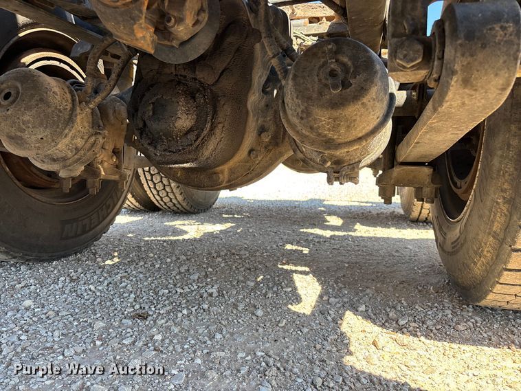 image for item FG0229 2003 Freightliner Columbia semi truck