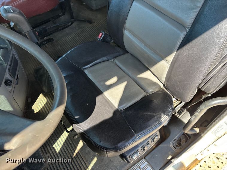 image for item FG0229 2003 Freightliner Columbia semi truck