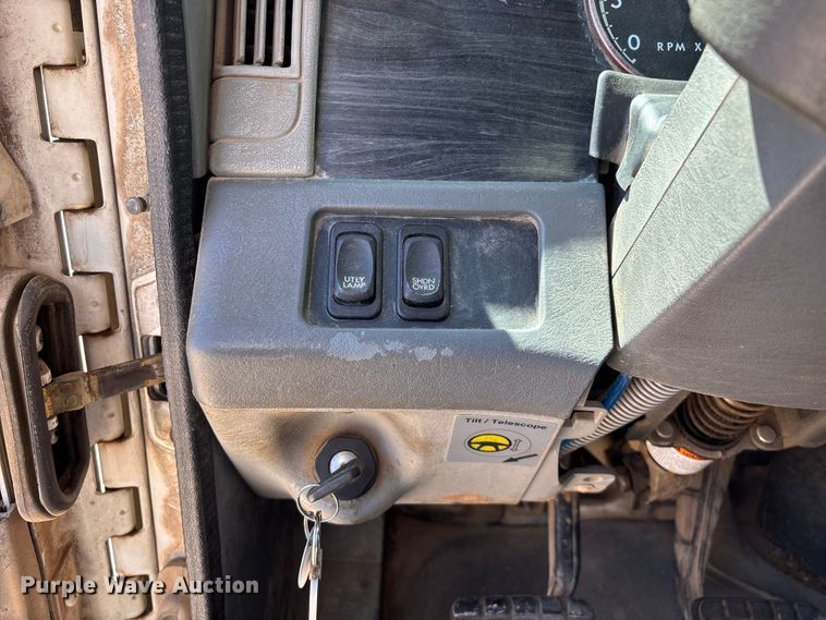 image for item FG0229 2003 Freightliner Columbia semi truck