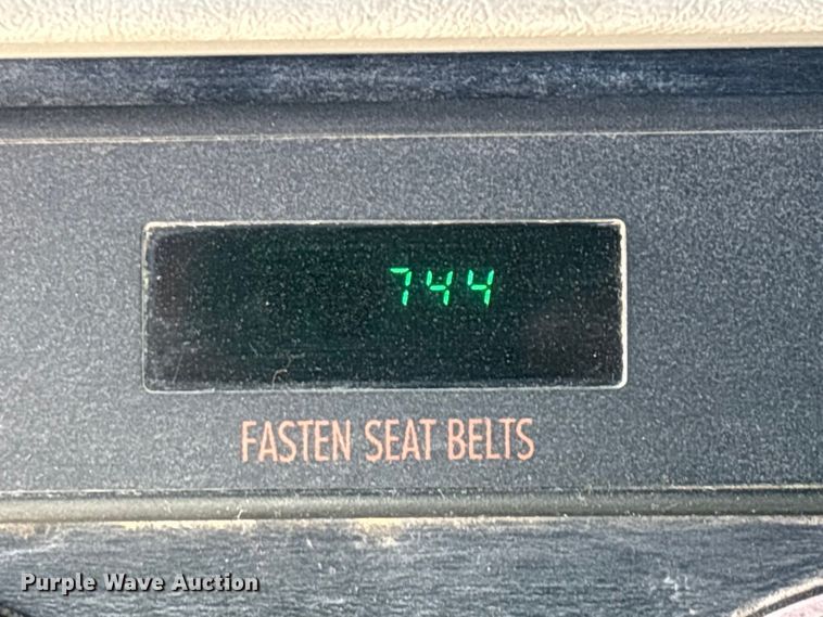 image for item FG0229 2003 Freightliner Columbia semi truck