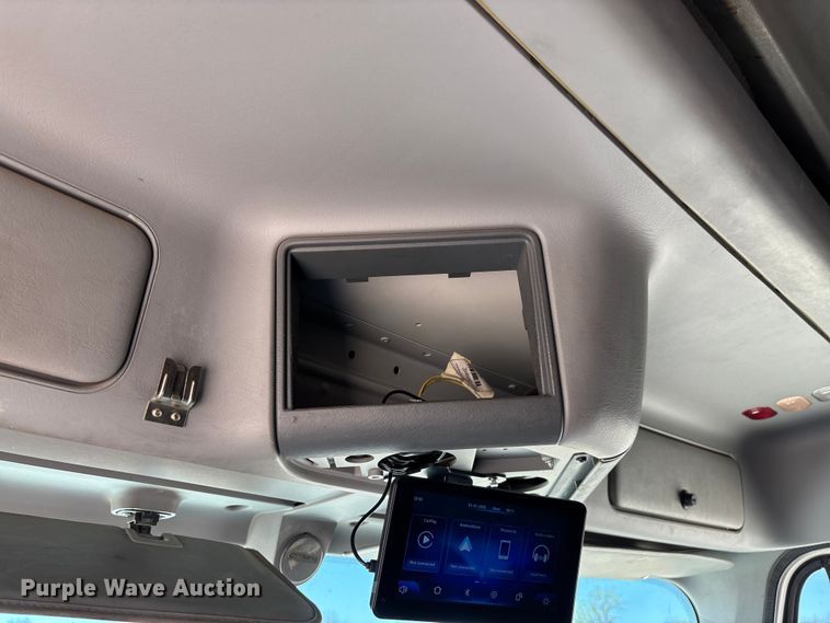 image for item FG0229 2003 Freightliner Columbia semi truck