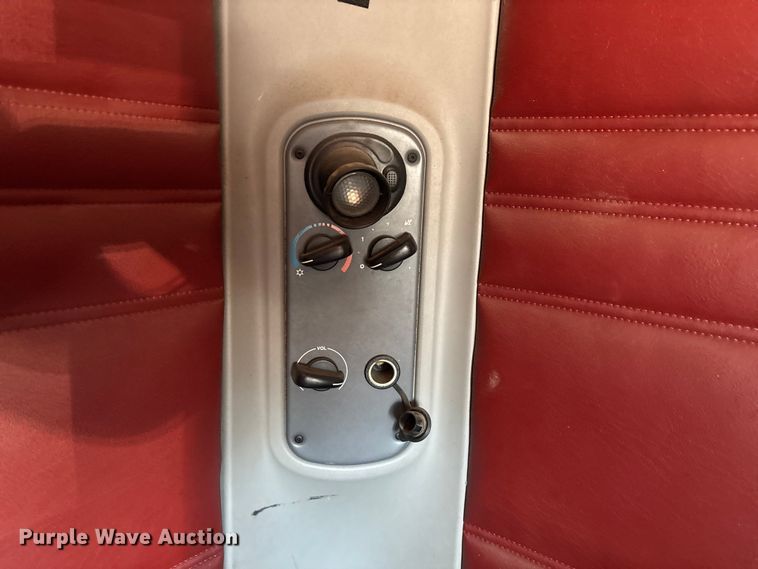 image for item FG0229 2003 Freightliner Columbia semi truck