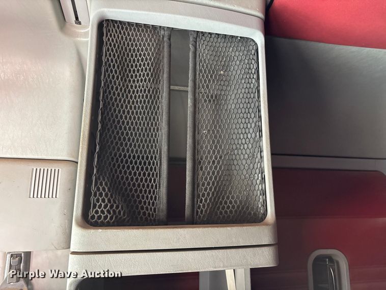 image for item FG0229 2003 Freightliner Columbia semi truck