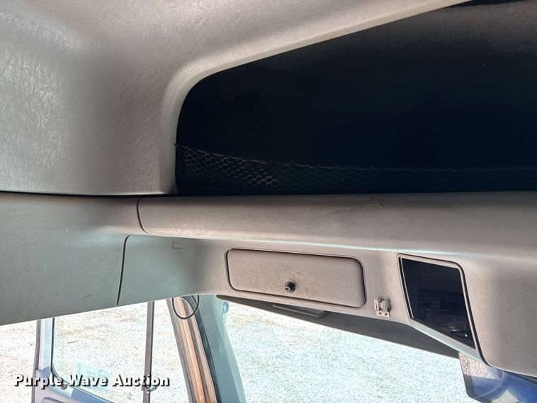 image for item FG0229 2003 Freightliner Columbia semi truck