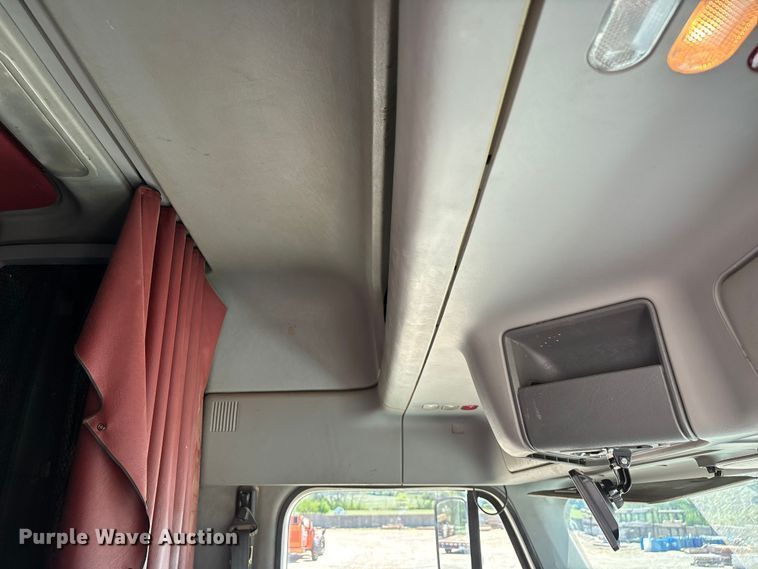 image for item FG0229 2003 Freightliner Columbia semi truck