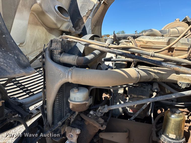 image for item FG0229 2003 Freightliner Columbia semi truck