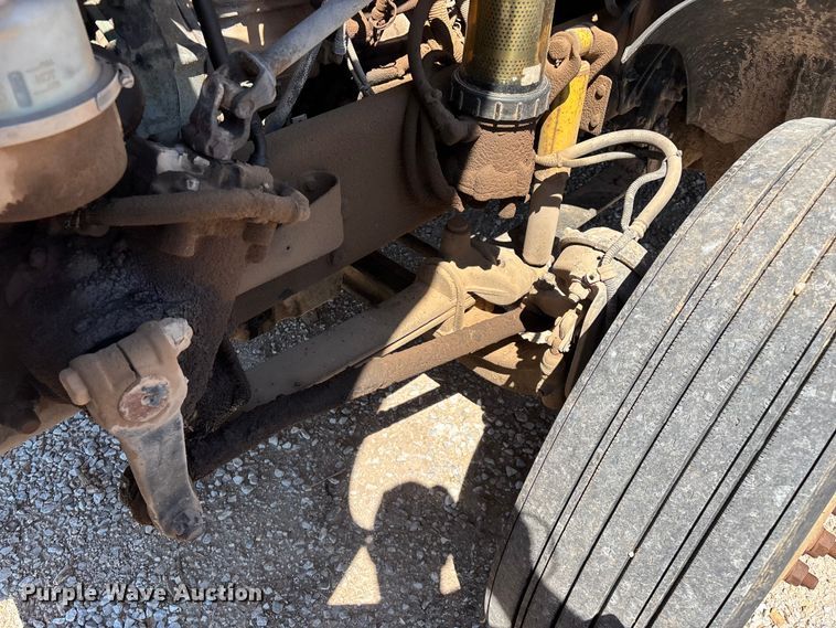 image for item FG0229 2003 Freightliner Columbia semi truck