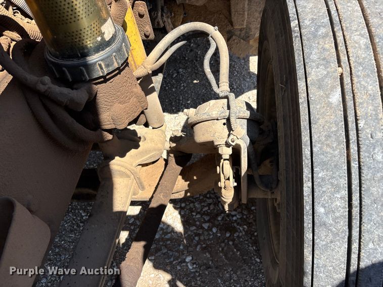 image for item FG0229 2003 Freightliner Columbia semi truck