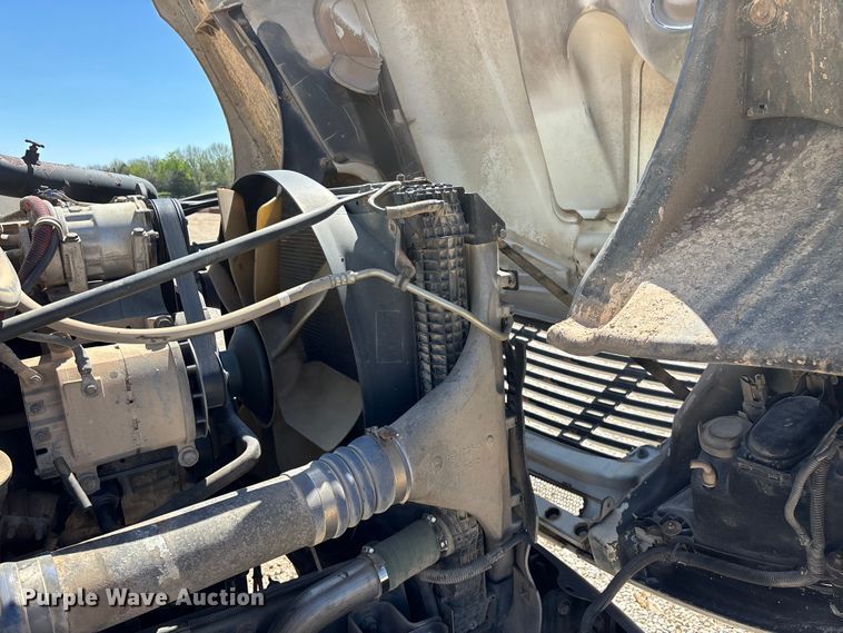 image for item FG0229 2003 Freightliner Columbia semi truck