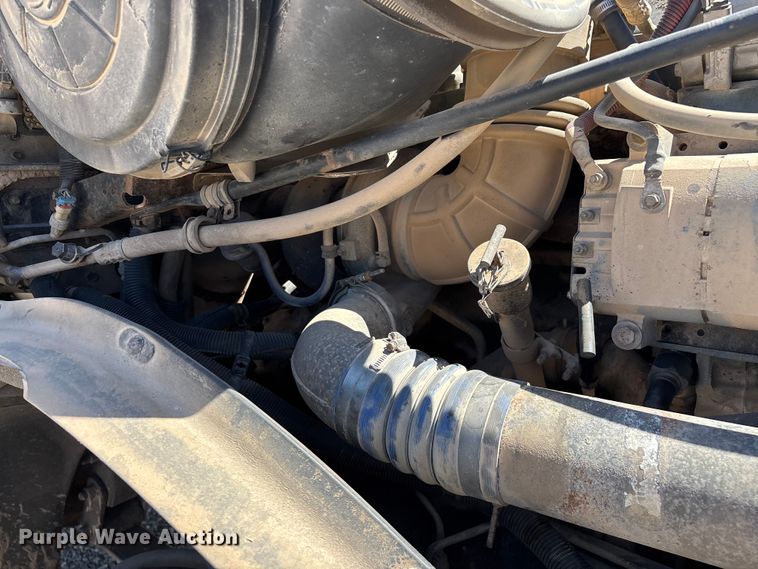 image for item FG0229 2003 Freightliner Columbia semi truck