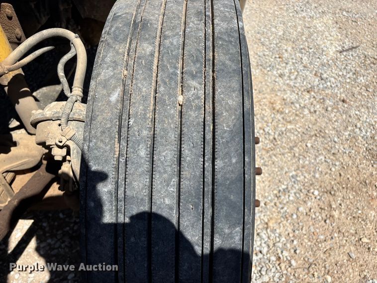 image for item FG0229 2003 Freightliner Columbia semi truck