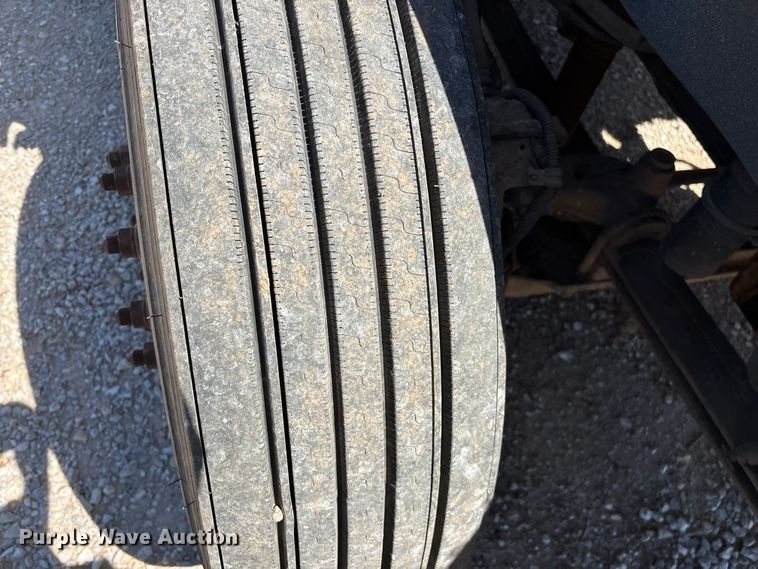 image for item FG0229 2003 Freightliner Columbia semi truck