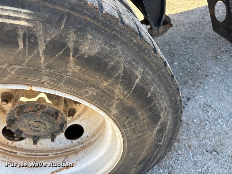 image for item FG0229 2003 Freightliner Columbia semi truck