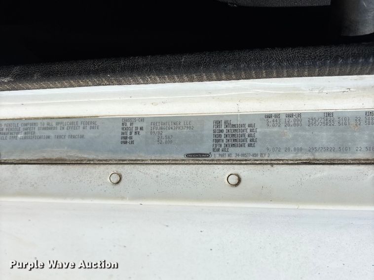 image for item FG0229 2003 Freightliner Columbia semi truck