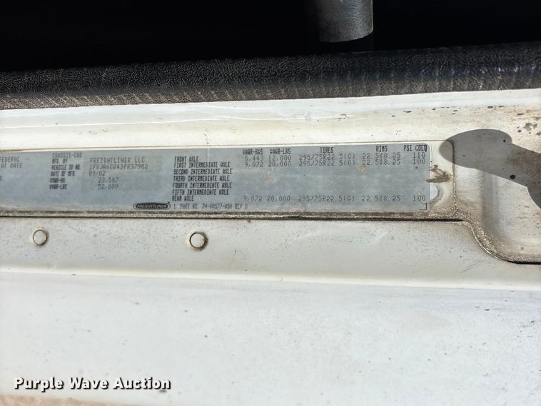 image for item FG0229 2003 Freightliner Columbia semi truck