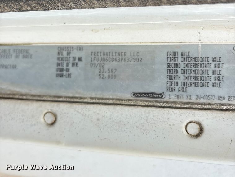 image for item FG0229 2003 Freightliner Columbia semi truck