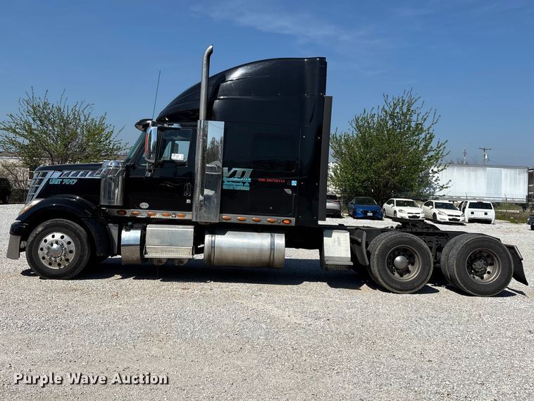 image for item FG0241 2016 International Lonestar SFA semi truck
