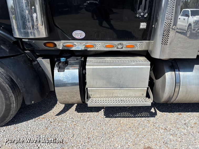 image for item FG0241 2016 International Lonestar SFA semi truck