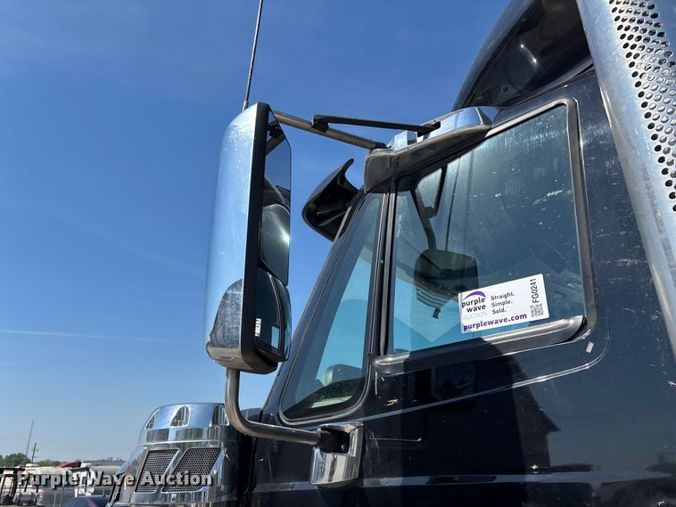 image for item FG0241 2016 International Lonestar SFA semi truck