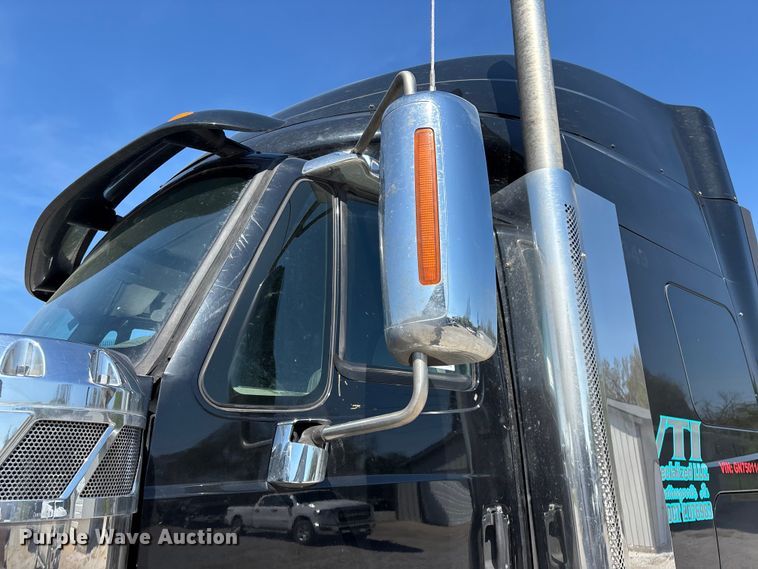 image for item FG0241 2016 International Lonestar SFA semi truck