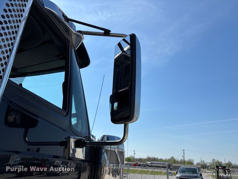 image for item FG0241 2016 International Lonestar SFA semi truck