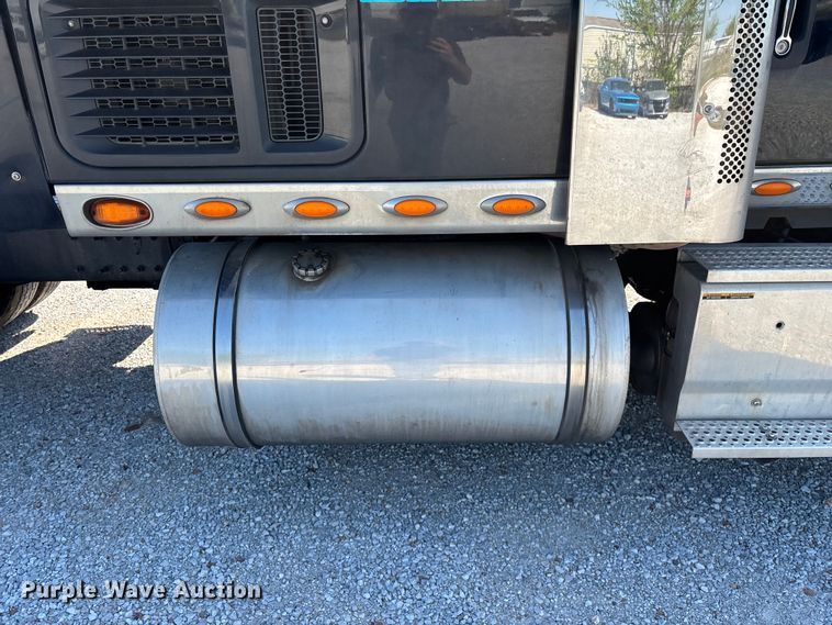 image for item FG0241 2016 International Lonestar SFA semi truck