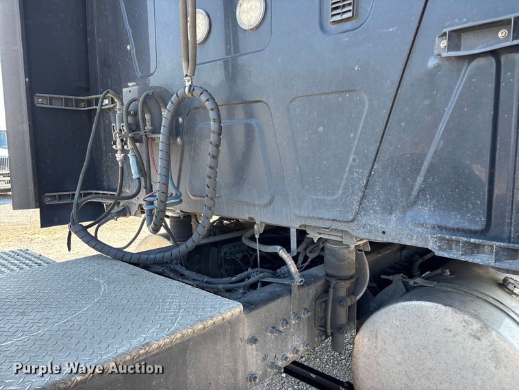 image for item FG0241 2016 International Lonestar SFA semi truck