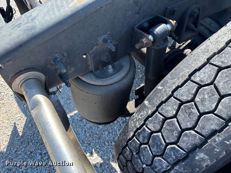 image for item FG0241 2016 International Lonestar SFA semi truck