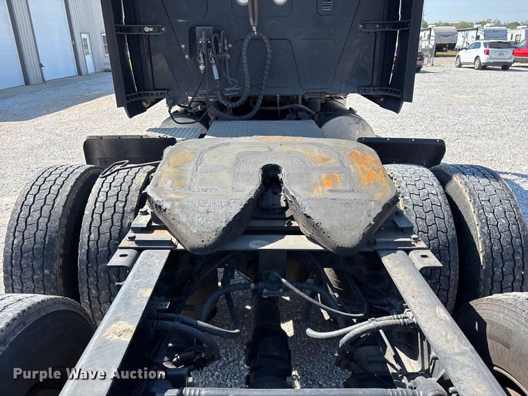 image for item FG0241 2016 International Lonestar SFA semi truck