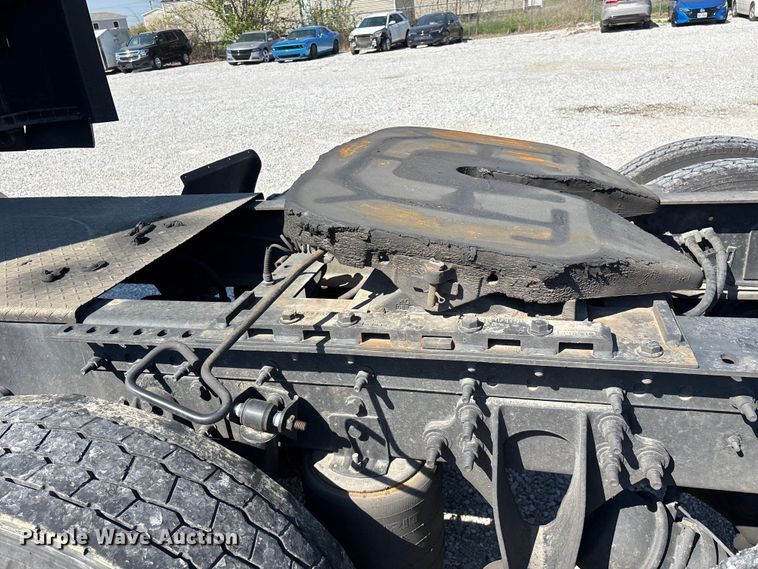 image for item FG0241 2016 International Lonestar SFA semi truck