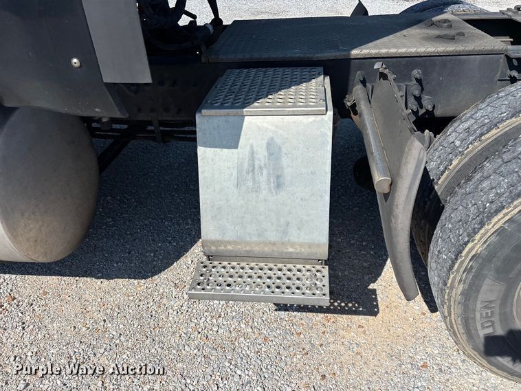 image for item FG0241 2016 International Lonestar SFA semi truck