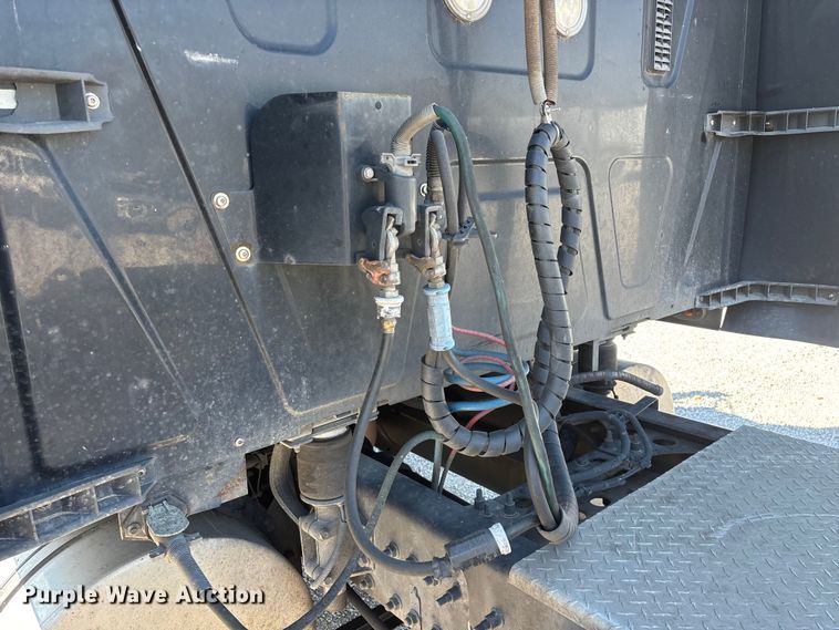 image for item FG0241 2016 International Lonestar SFA semi truck