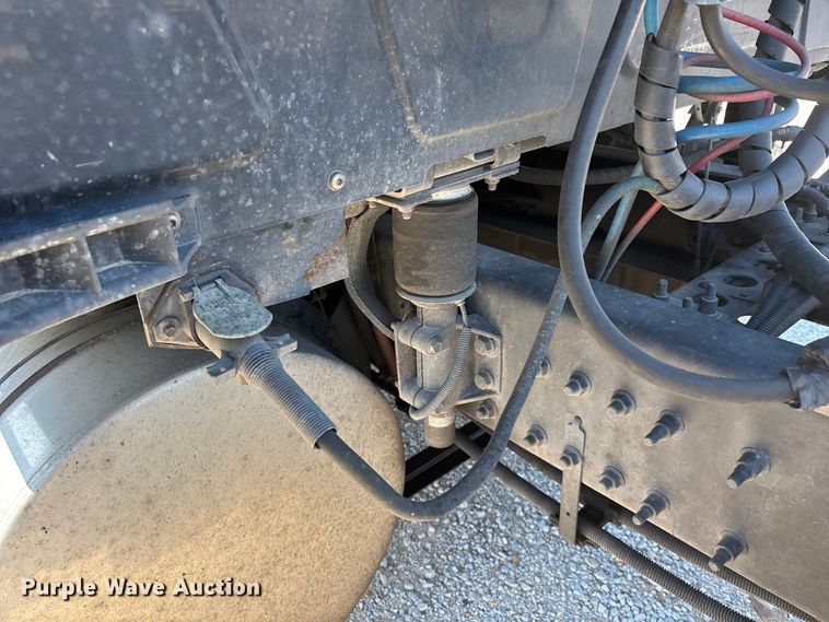 image for item FG0241 2016 International Lonestar SFA semi truck