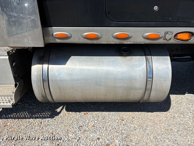 image for item FG0241 2016 International Lonestar SFA semi truck