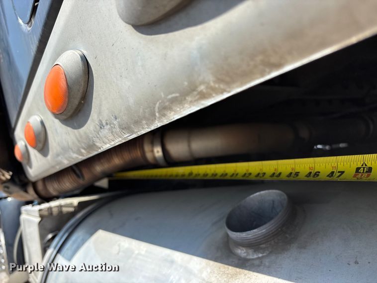 image for item FG0241 2016 International Lonestar SFA semi truck