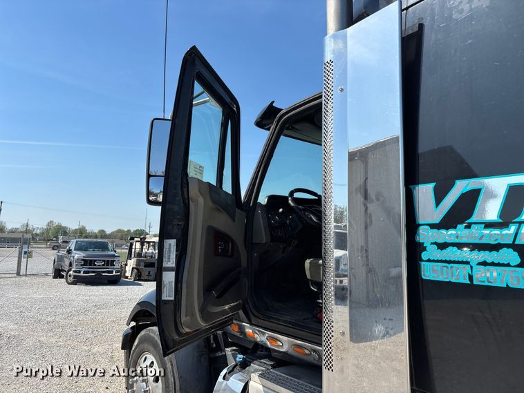 image for item FG0241 2016 International Lonestar SFA semi truck