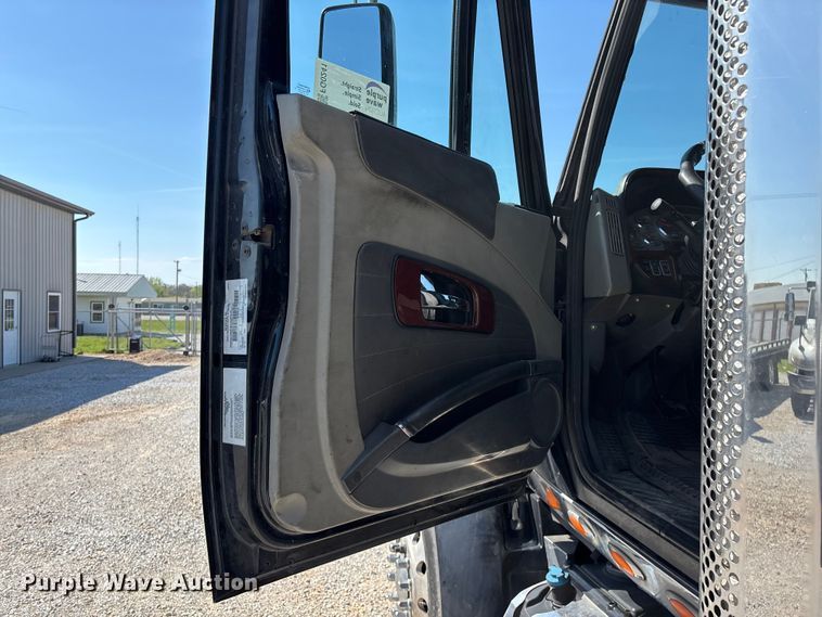 image for item FG0241 2016 International Lonestar SFA semi truck